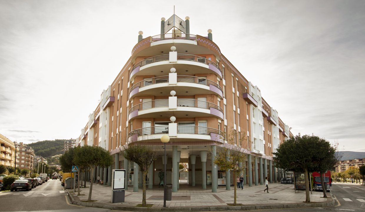 AmereBilbaopisodelujoventaBasurtovaloracionpisoCalleAvenidaRiomar1CastroUrdiales