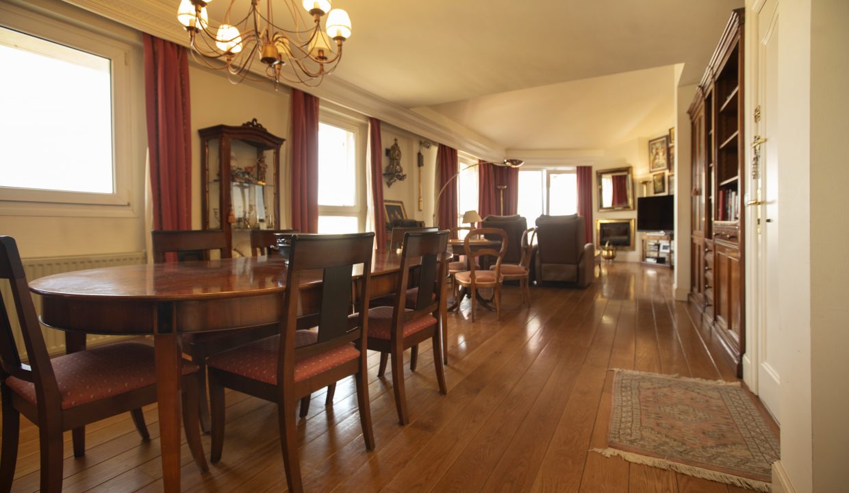 AmereBilbaopisodelujoventaBasurtovaloracionpisoCalleAvenidaRiomar1CastroUrdiales