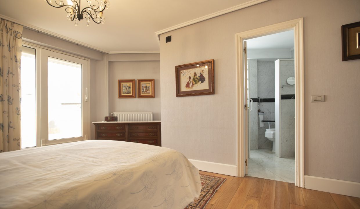 AmereBilbaopisodelujoventaBasurtovaloracionpisoCalleAvenidaRiomar1CastroUrdiales