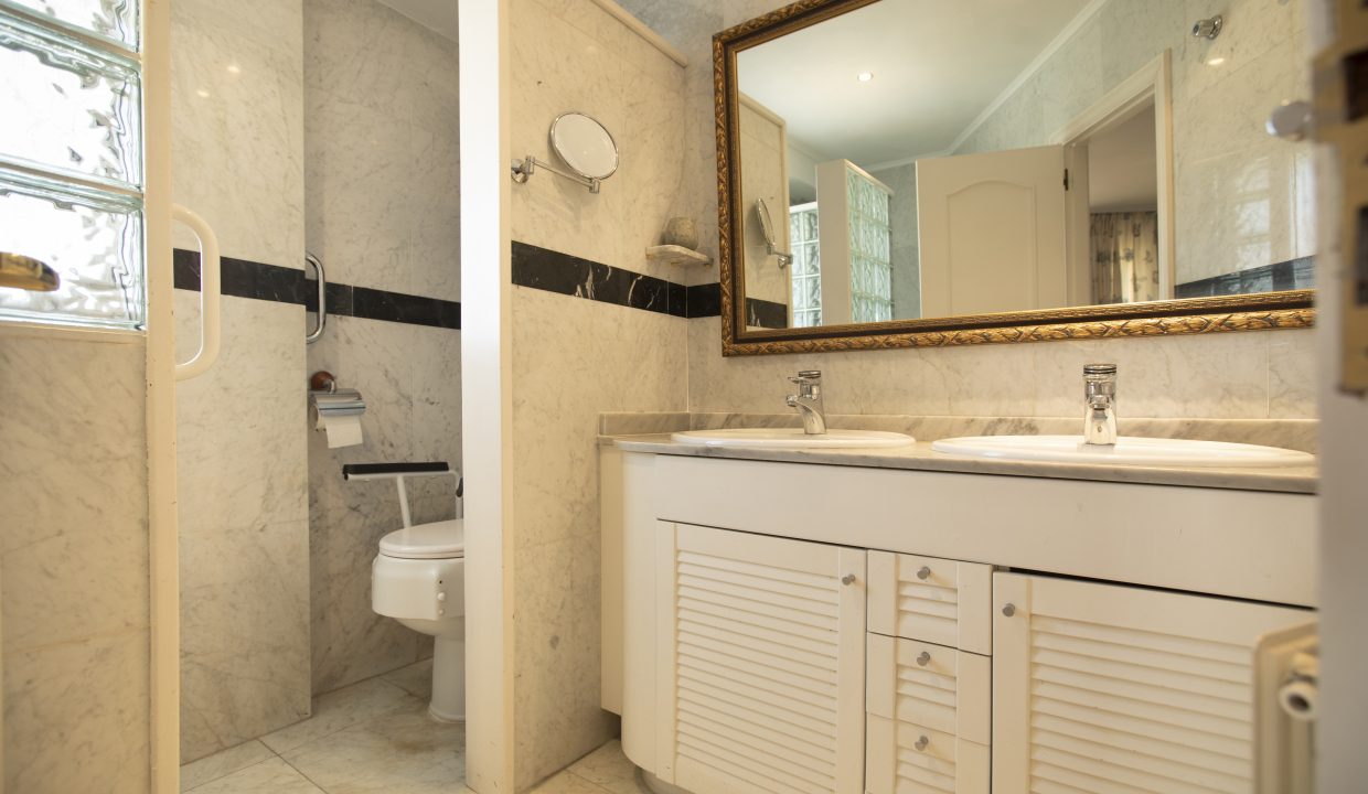 AmereBilbaopisodelujoventaBasurtovaloracionpisoCalleAvenidaRiomar1CastroUrdiales