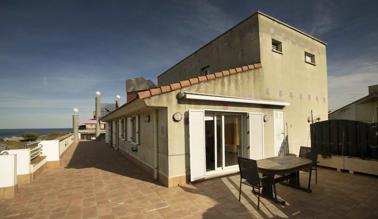 AmereBilbaopisodelujoventaBasurtovaloracionpisoCalleAvenidaRiomar1CastroUrdiales