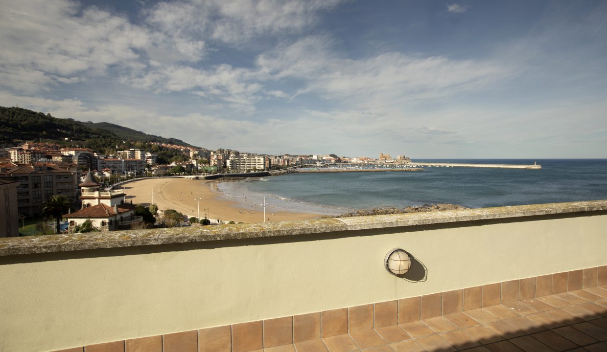 AmereBilbaopisodelujoventaBasurtovaloracionpisoCalleAvenidaRiomar1CastroUrdiales