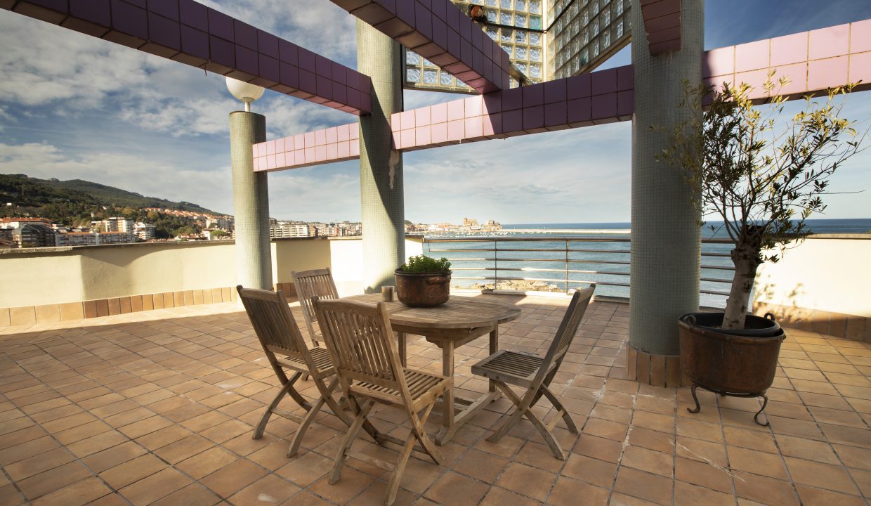 AmereBilbaopisodelujoventaBasurtovaloracionpisoCalleAvenidaRiomar1CastroUrdiales