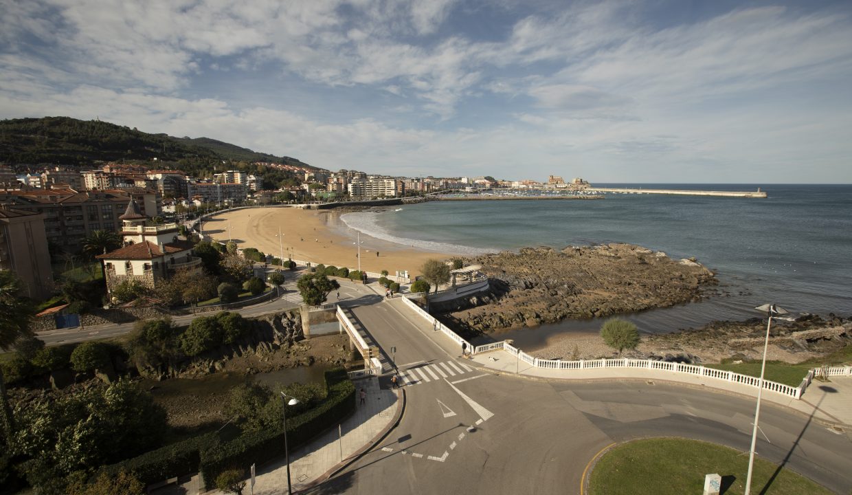 AmereBilbaopisodelujoventaBasurtovaloracionpisoCalleAvenidaRiomar1CastroUrdiales