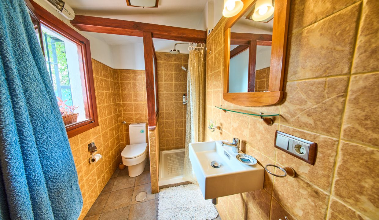 AmereGranadapisoventaBasurtovaloracionpisoCalleSanBartolomeGranada