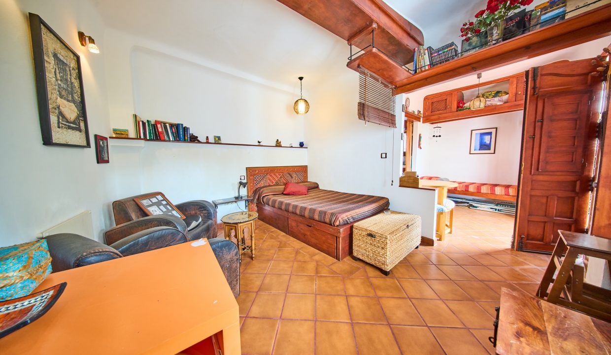 AmereGranadapisoventaBasurtovaloracionpisoCalleSanBartolomeGranada