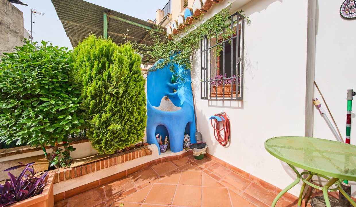 AmereGranadapisoventaBasurtovaloracionpisoCalleSanBartolomeGranada