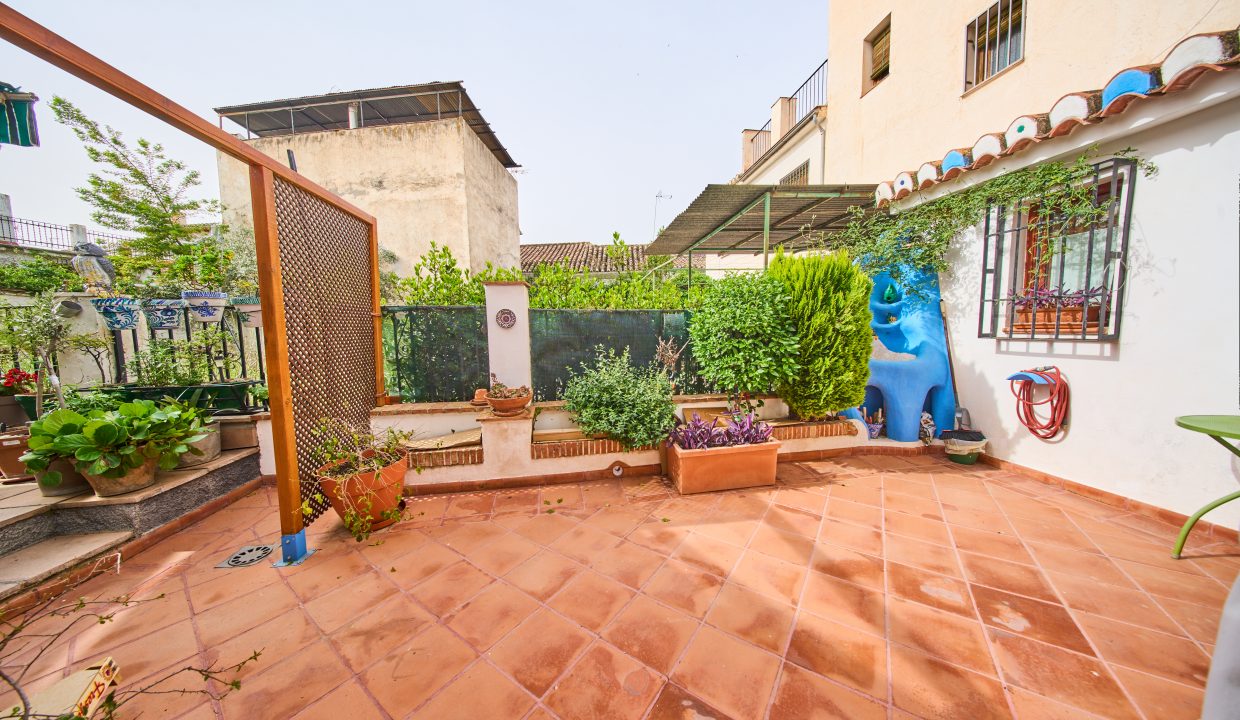 AmereGranadapisoventaBasurtovaloracionpisoCalleSanBartolomeGranada