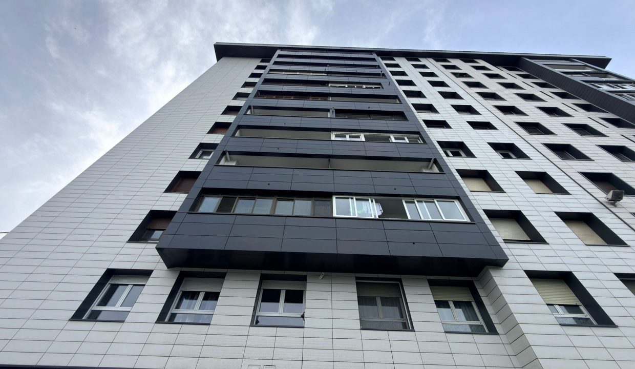 AmereBilbaopisodelujoventaBasurtovaloracionpisoCalleObispoOlaechea