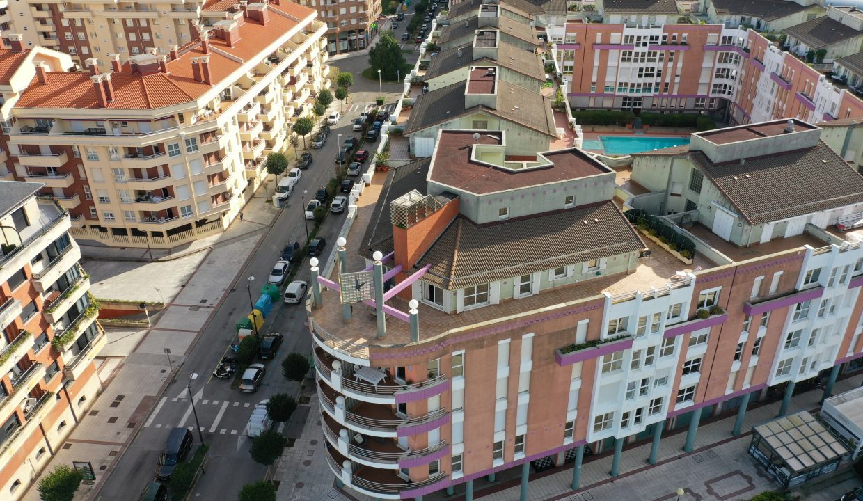 AmereBilbaopisodelujoventaBasurtovaloracionpisoCalleAvenidaRiomar1CastroUrdiales