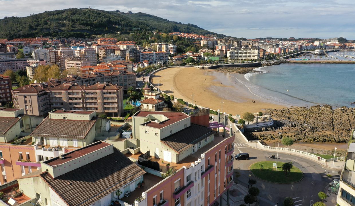 AmereBilbaopisodelujoventaBasurtovaloracionpisoCalleAvenidaRiomar1CastroUrdiales